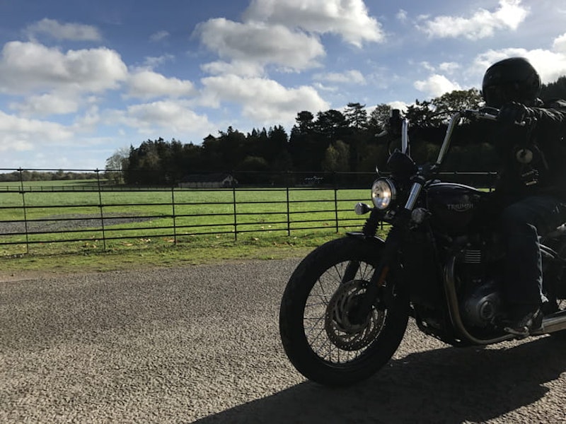 BikeSocial reviews the Triumph Bobber (2017)