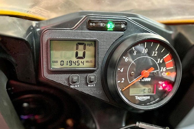2003 Triumph Daytona 600 650 Review Details used price Spec_12
