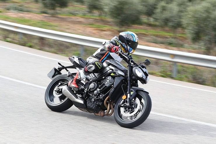 2023 Triumph Street Triple 765 Review Price Spec_111