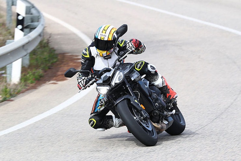 2023 Triumph Street Triple 765 Review Price Spec_112