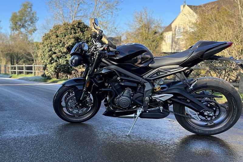 2022 Triumph  Street Triple RS_01