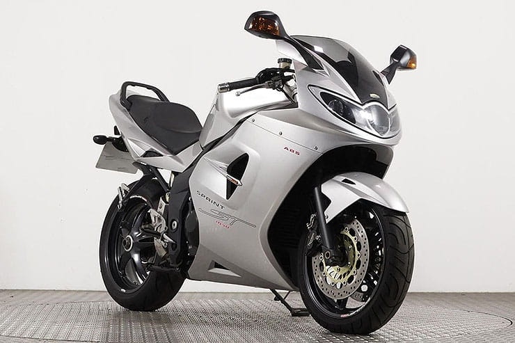 2005 Triumph Sprint ST Review Used Price Spec_13