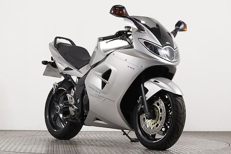 2005 Triumph Sprint ST Review Used Price Spec_13
