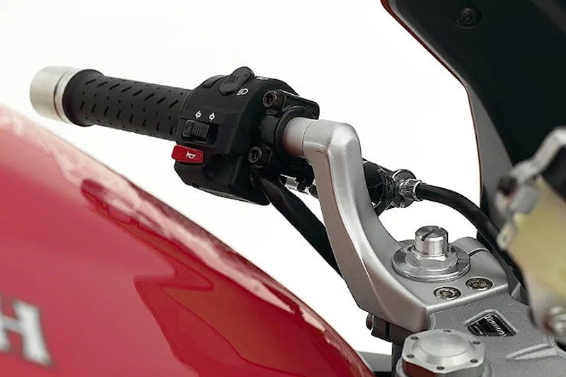 2005 Triumph Sprint ST Review Used Price Spec_08