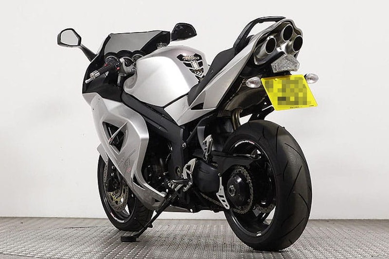 2005 Triumph Sprint ST Review Used Price Spec_17