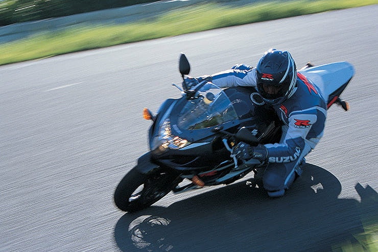 Suzuki GSX-R750 K4 Review Used Price Spec (5)