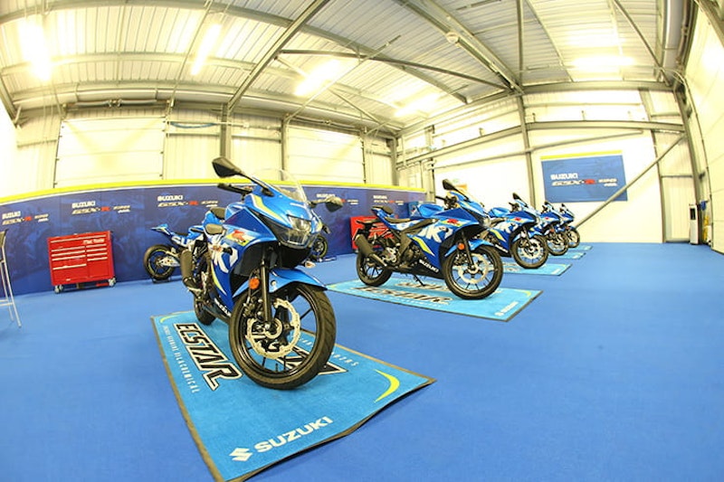 Suzuki GSX-R125 in the pits at Silverstone
