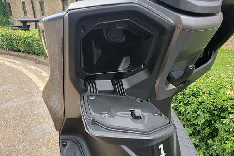 2023 Suzuki Burgman Street EX 125 Scooter Review Price Spec_102