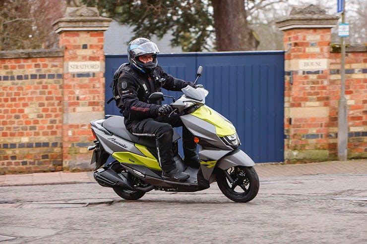 Suzuki Avenis 125 Scooter (2023) - Review