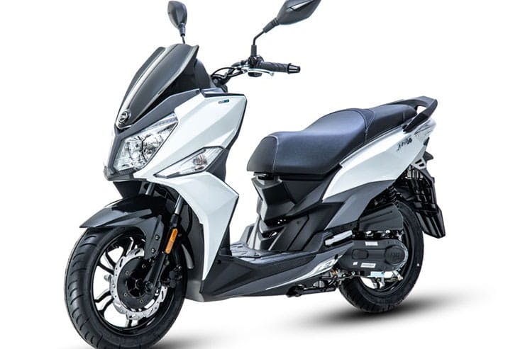 2023 Suzuki Avenis 125 Scooter - Review