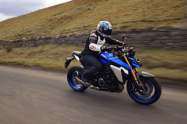 Suzuki GSX-S1000 2021 Review Price Spec_26