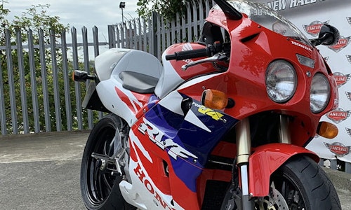 Honda RVF750 RC45 (1994-1999): [ Review & Buying Guide ]