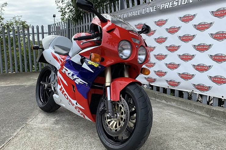Honda RVF750R RC45 1994 Review Price Spec Used_05