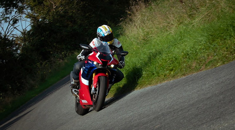 2020 Fireblade on road_01