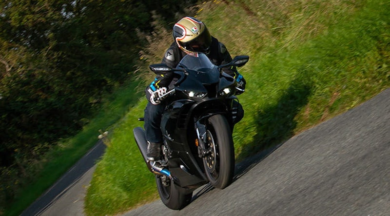 2020 Fireblade on road_02