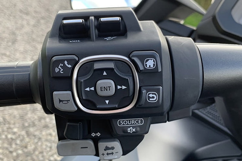 2022 Honda GL1800 Gold Wing Review Price Spec_03