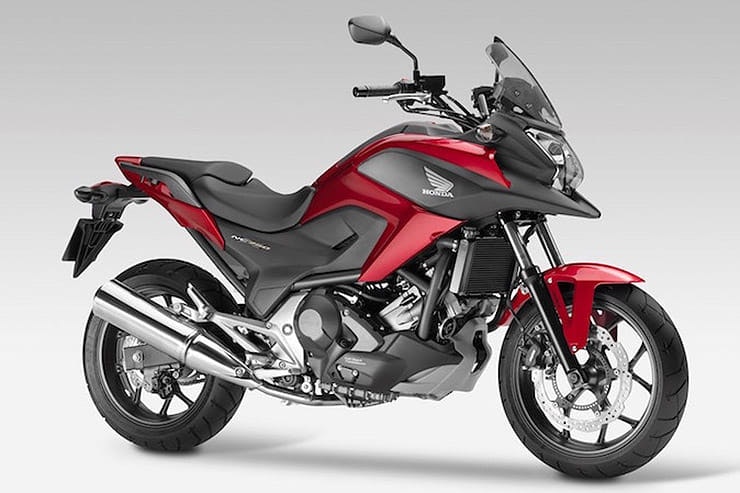 The NC750X is the enlarged, 2014 successor to the original 2011 NC700X. As such it’s the adventure-styled variant of Honda’s ‘NC’ ‘New Concept’ triumvirate of low-revving, semi-automatic, novice-friendly twins (along with the now NC750S roadster and Integra maxi-scooter).