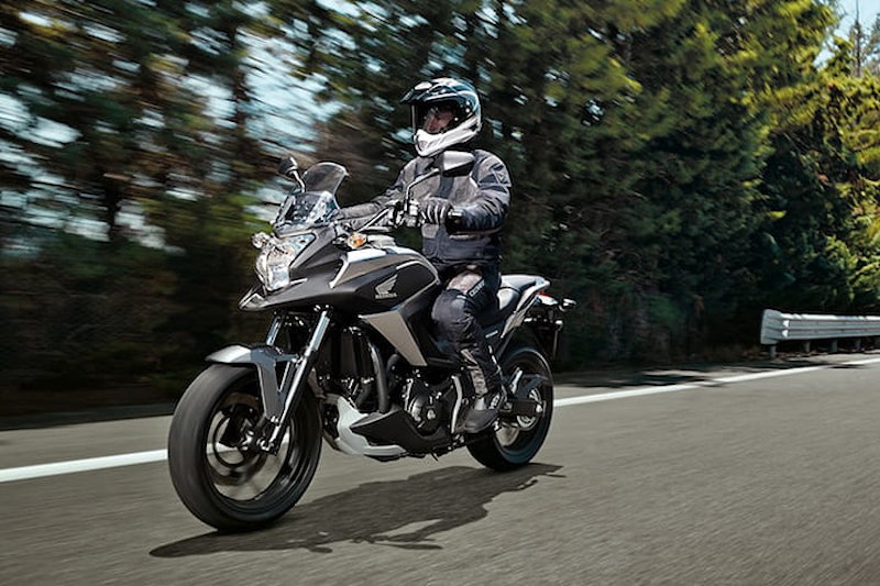 The NC750X is the enlarged, 2014 successor to the original 2011 NC700X. As such it’s the adventure-styled variant of Honda’s ‘NC’ ‘New Concept’ triumvirate of low-revving, semi-automatic, novice-friendly twins (along with the now NC750S roadster and Integra maxi-scooter).