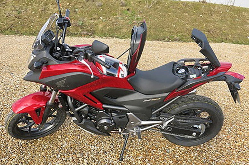 The NC750X is the enlarged, 2014 successor to the original 2011 NC700X. As such it’s the adventure-styled variant of Honda’s ‘NC’ ‘New Concept’ triumvirate of low-revving, semi-automatic, novice-friendly twins (along with the now NC750S roadster and Integra maxi-scooter).