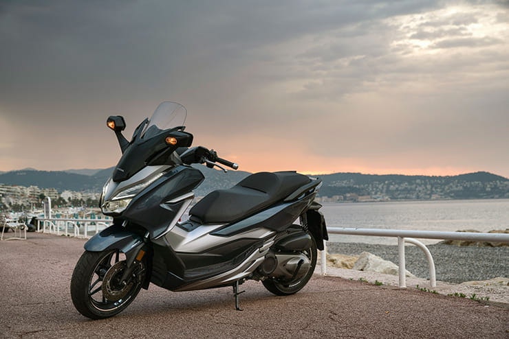 Honda Forza 300 (2018) | Review