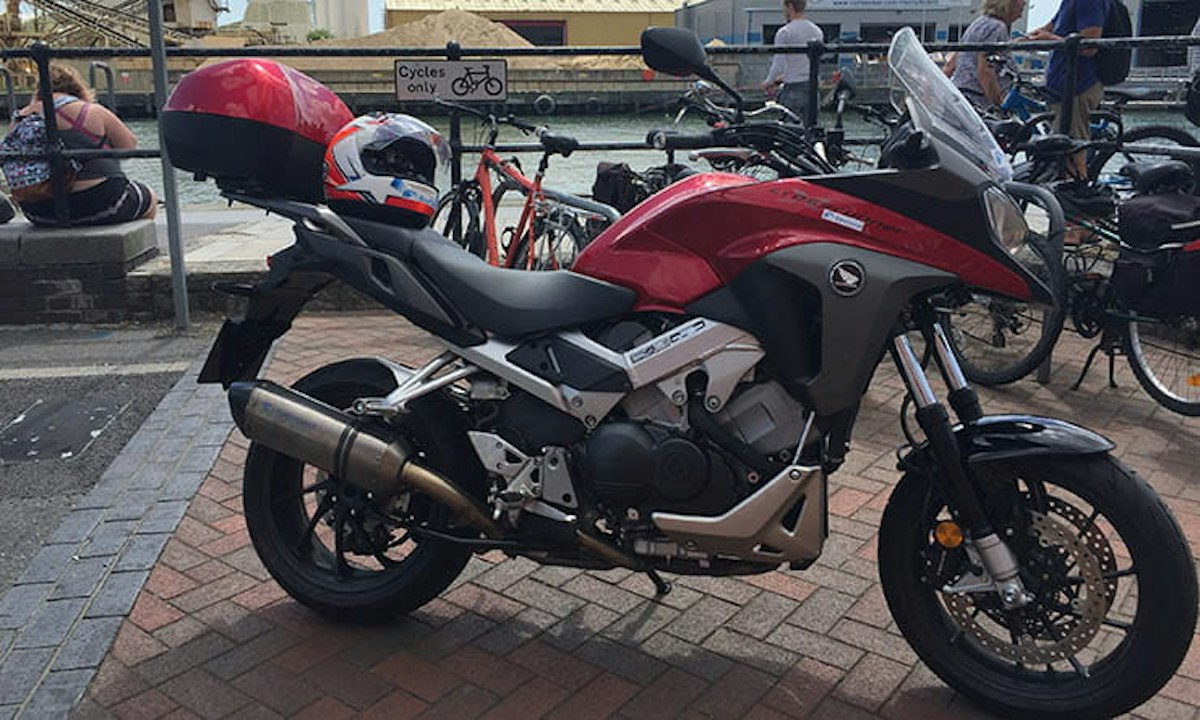 Honda VFR800X Crossrunner (2016) - Review | Real World Road Test