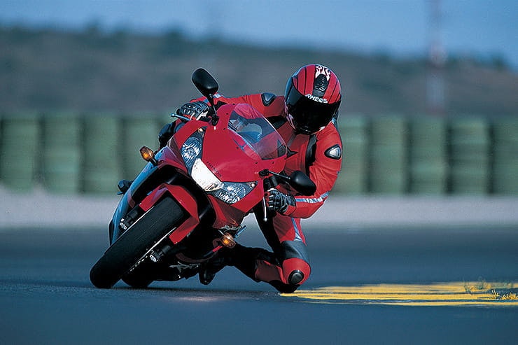 The 954 is, quite rightly, regarded as the quintessential FireBlade model.