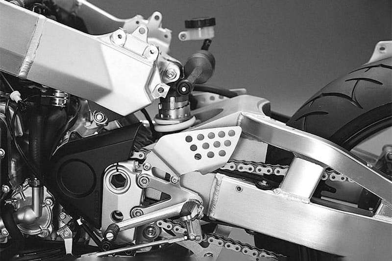 2000 Honda CBR900RR Review Used Price Spec_09