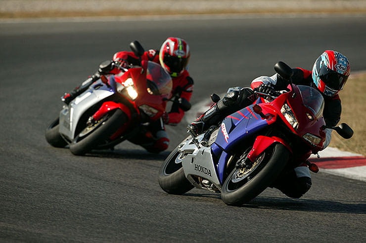 Honda CBR1000RR FireBlade 2004 Review Used Guide_01