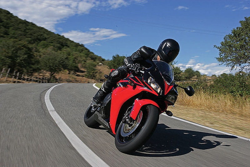 Honda CBR1000RR FireBlade 2004 Review Used Guide_04