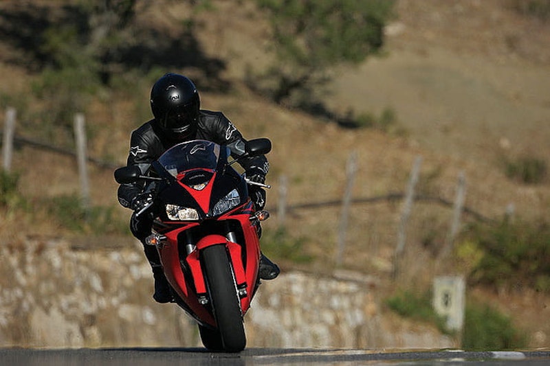 Honda CBR1000RR FireBlade 2004 Review Used Guide_06