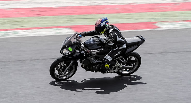 Road bike to track bike_SV650