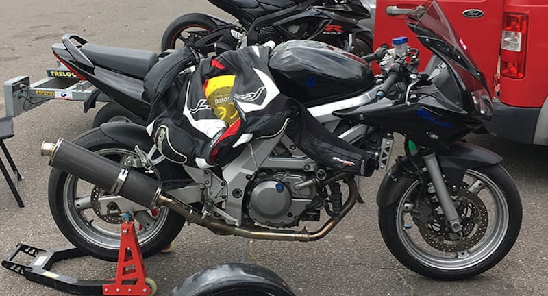 Road bike to track bike_SV650