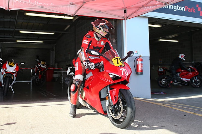 Ducati Panigale V4 vs V4S – is electronic suspension justified?