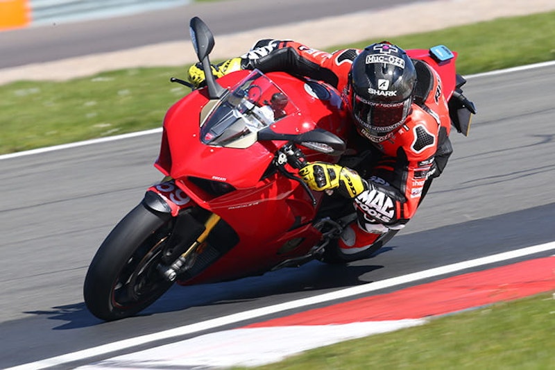 Ducati Panigale V4 vs V4S – is electronic suspension justified?