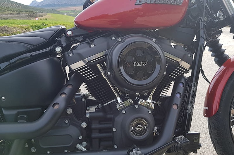With the current resurgence in stripped-to-the-basics bobbers, we put the Street Bob 107 to the test.