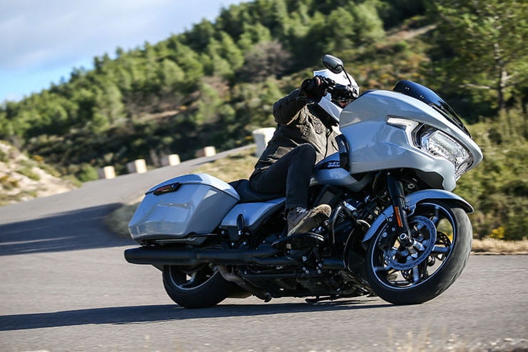 Harley-Davidson Street Road Glide 2024 Review Details Spec Price_02