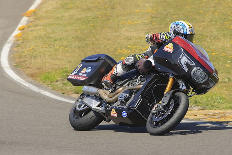 Indian Challenger RR King of the Baggers race bike test_30
