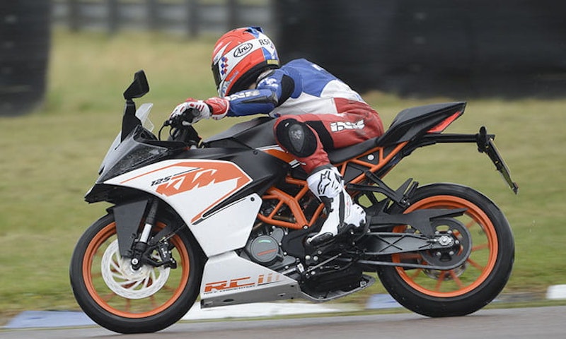 Rory Skinner riding KTM RC 125 at Rockingham