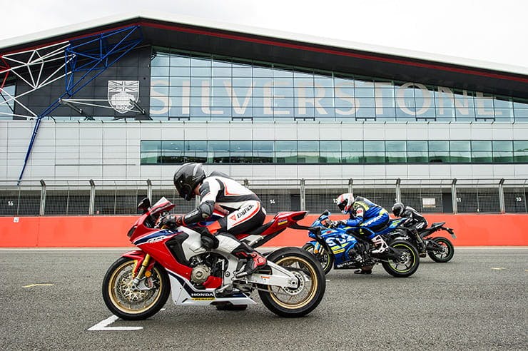 Honda Fireblade vs Suzuki GSX-R1000R vs Kawasaki ZX-10RR | Group