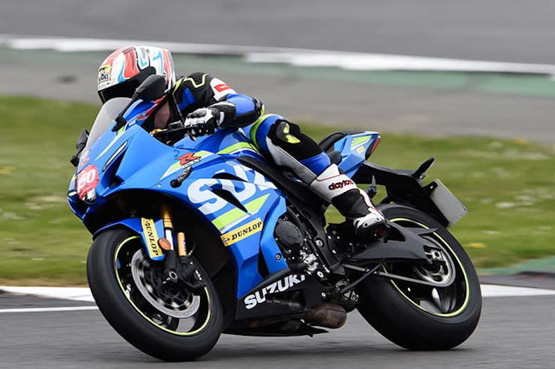 Suzuki GSXR1000RR cornering quickly