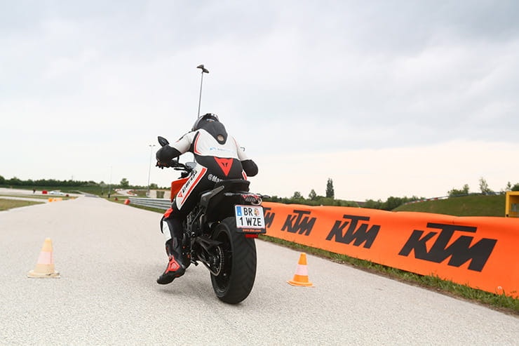 Behind-the-scenes: KTM test their technology