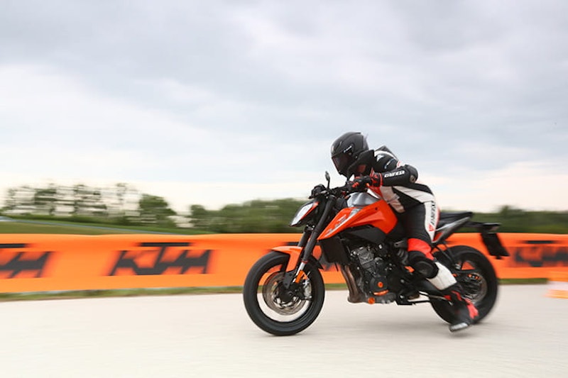 Behind-the-scenes: KTM test their technology