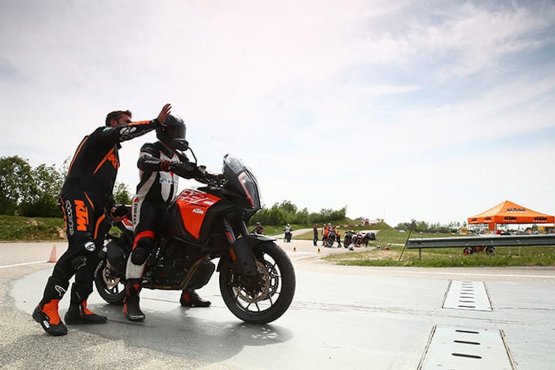 Behind-the-scenes: KTM test their technology