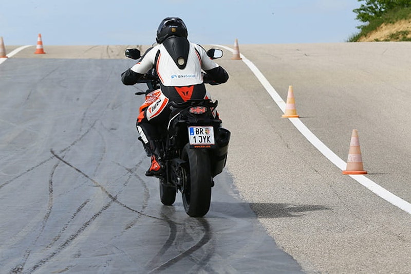 Behind-the-scenes: KTM test their technology