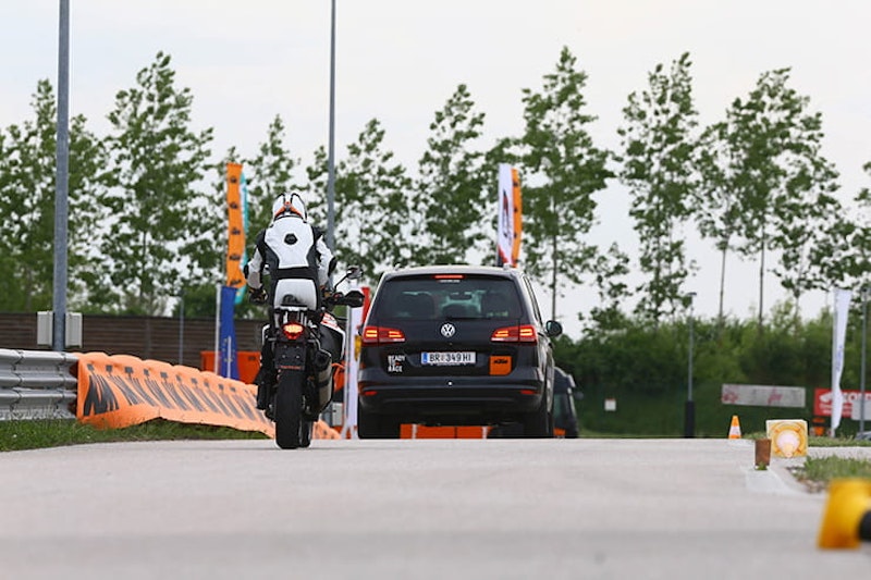 Behind-the-scenes: KTM test their technology