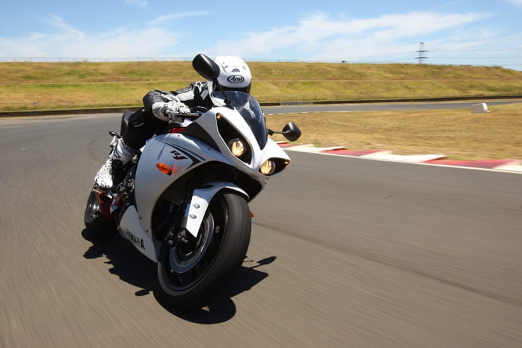 YAMAHAS YZF-R1