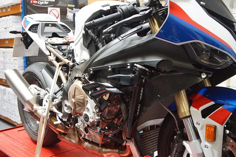 BMW S1000RR M (2019): Performance testing, dyno and full Akropovič system
