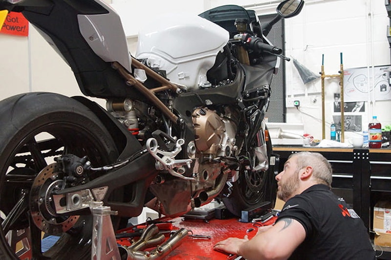 BMW S1000RR M (2019): Performance testing, dyno and full Akropovič system