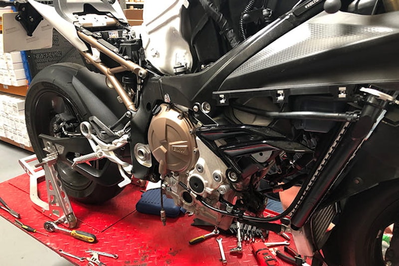 BMW S1000RR M (2019): Performance testing, dyno and full Akropovič system