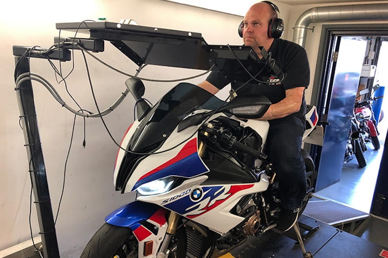 BMW S1000RR M (2019): Performance testing, dyno and full Akropovič system